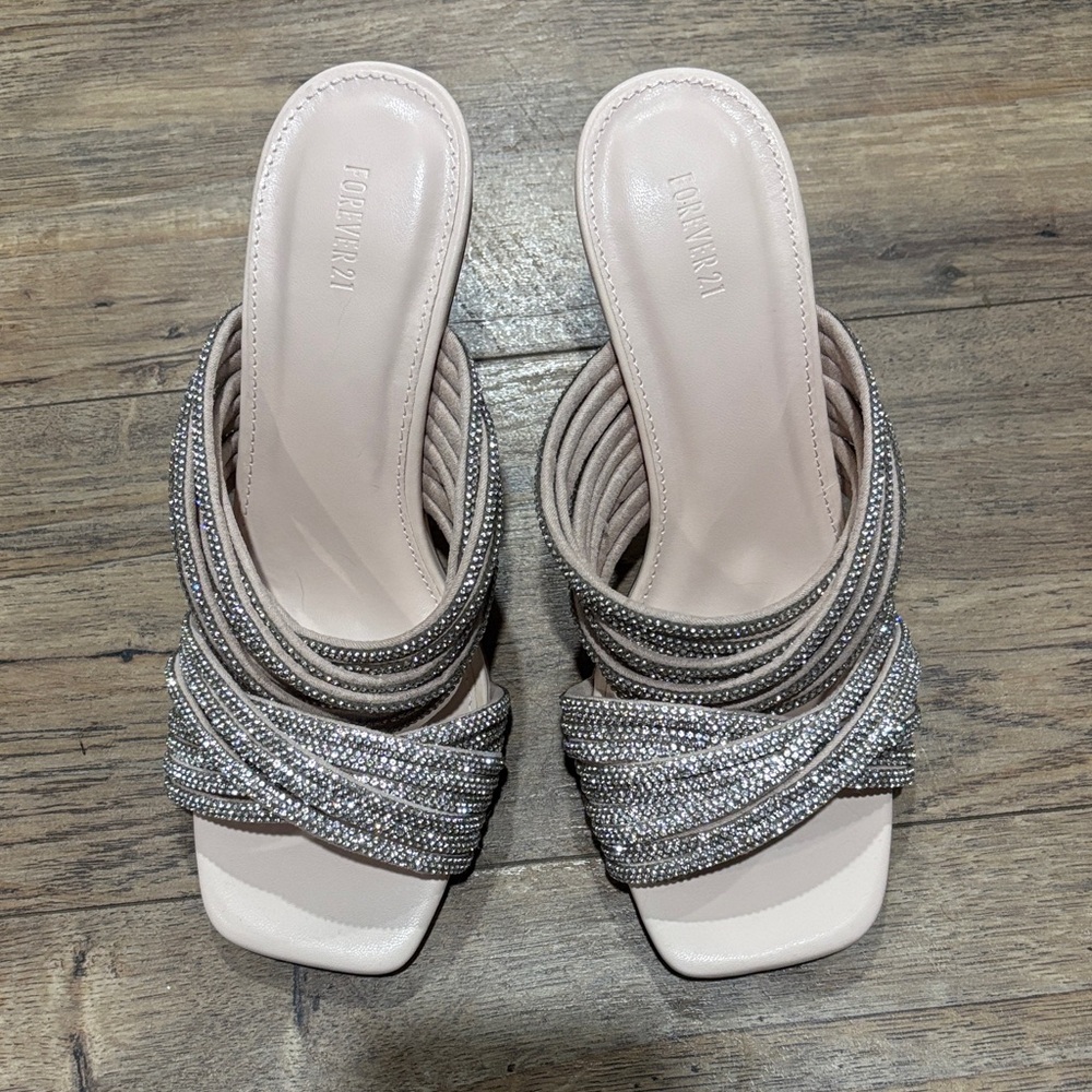 NWOT Elegant Blush Pink Silver Rhinestone Women’s Heels Size 7